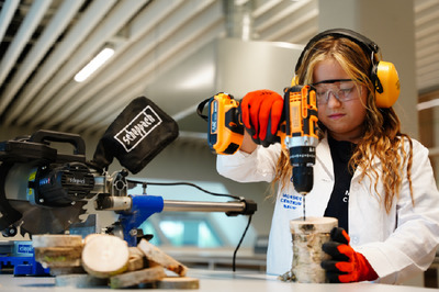 Zdjęcie - PRACOWNIA MODELARNIA 2.0: Druk 3D - rodzinne tworzenie bombek (10-13 lat) - zajęcia rodzinne